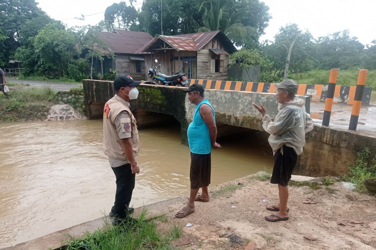 TRC BPBD Tanah Laut monitoring debit air sungai