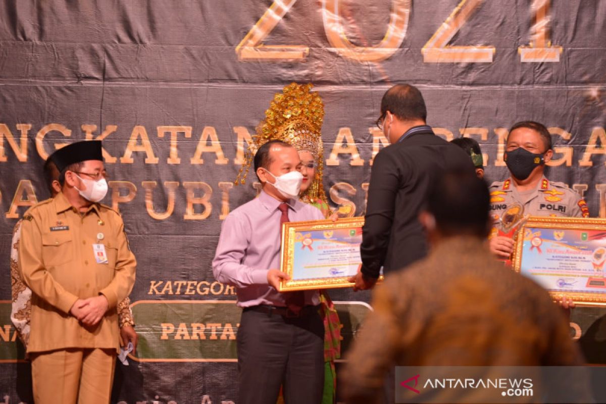 Dirut BRK raih KI Riau Award 2021 kategori Achievement Motivation Person