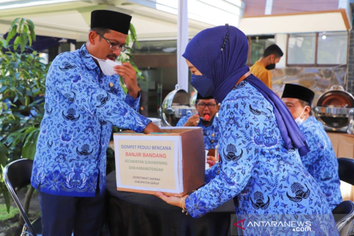 ASN Pemkab Garut menggalang dana bantu korban bencana banjir