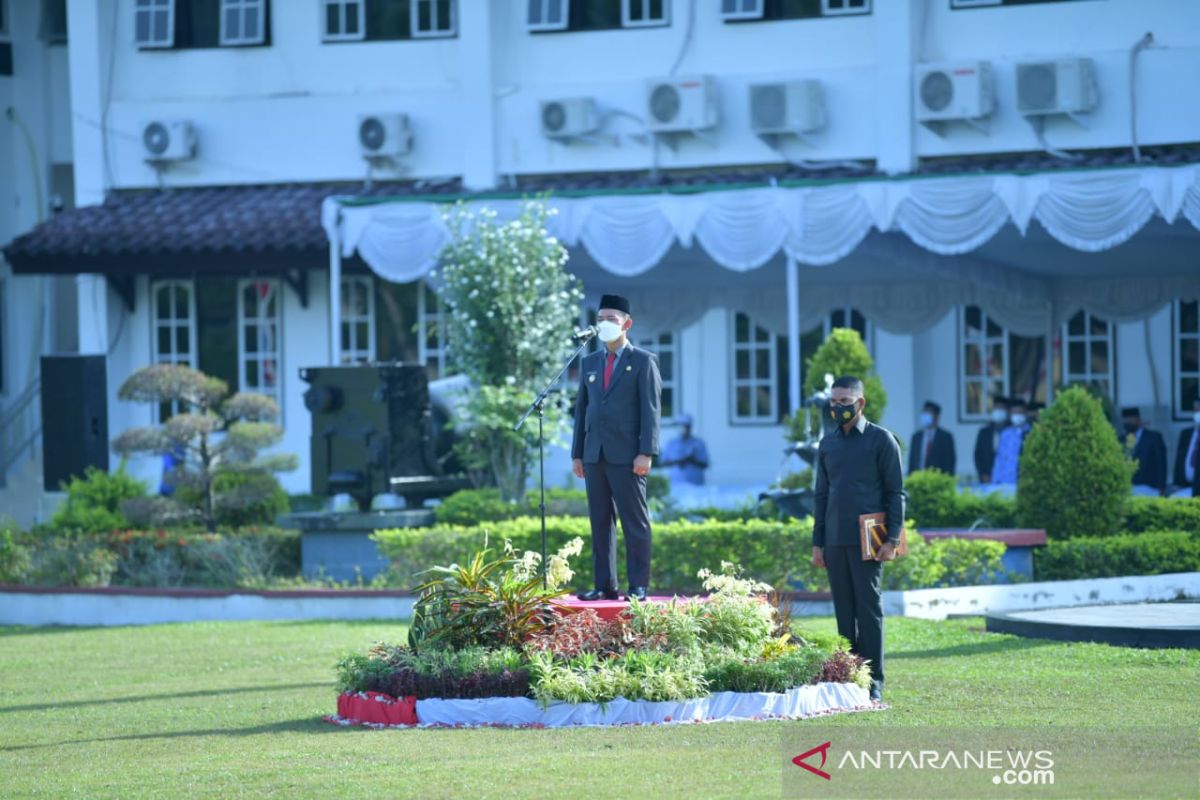 Pemkab Bangka gelar upacara HUT Kopri - Hari guru