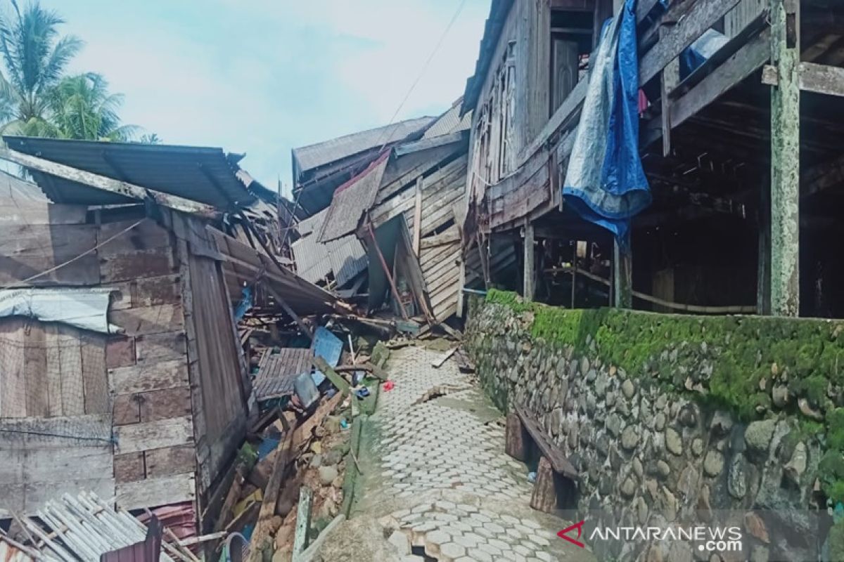 20 houses in Kotabaru's Maradapan Island affected by landslide