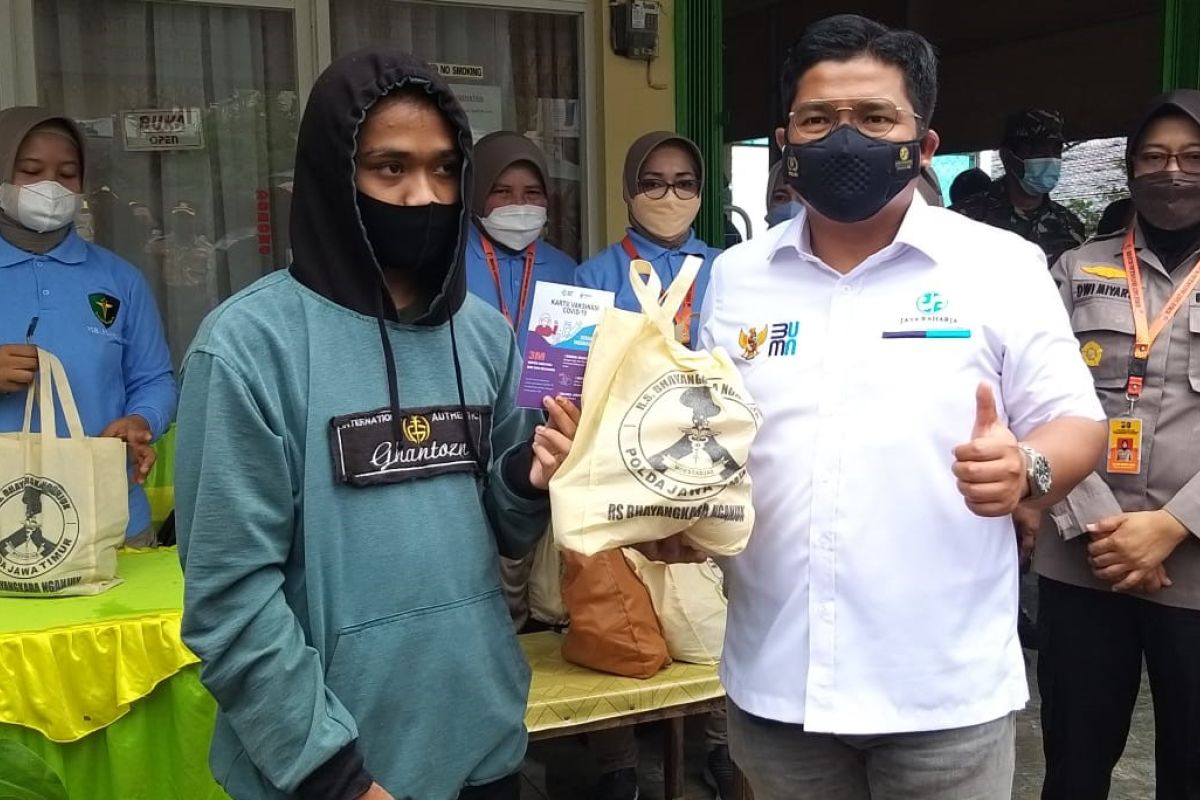 Baksos di Nganjuk, PT Jasa Raharja bagikan 400 paket sembako