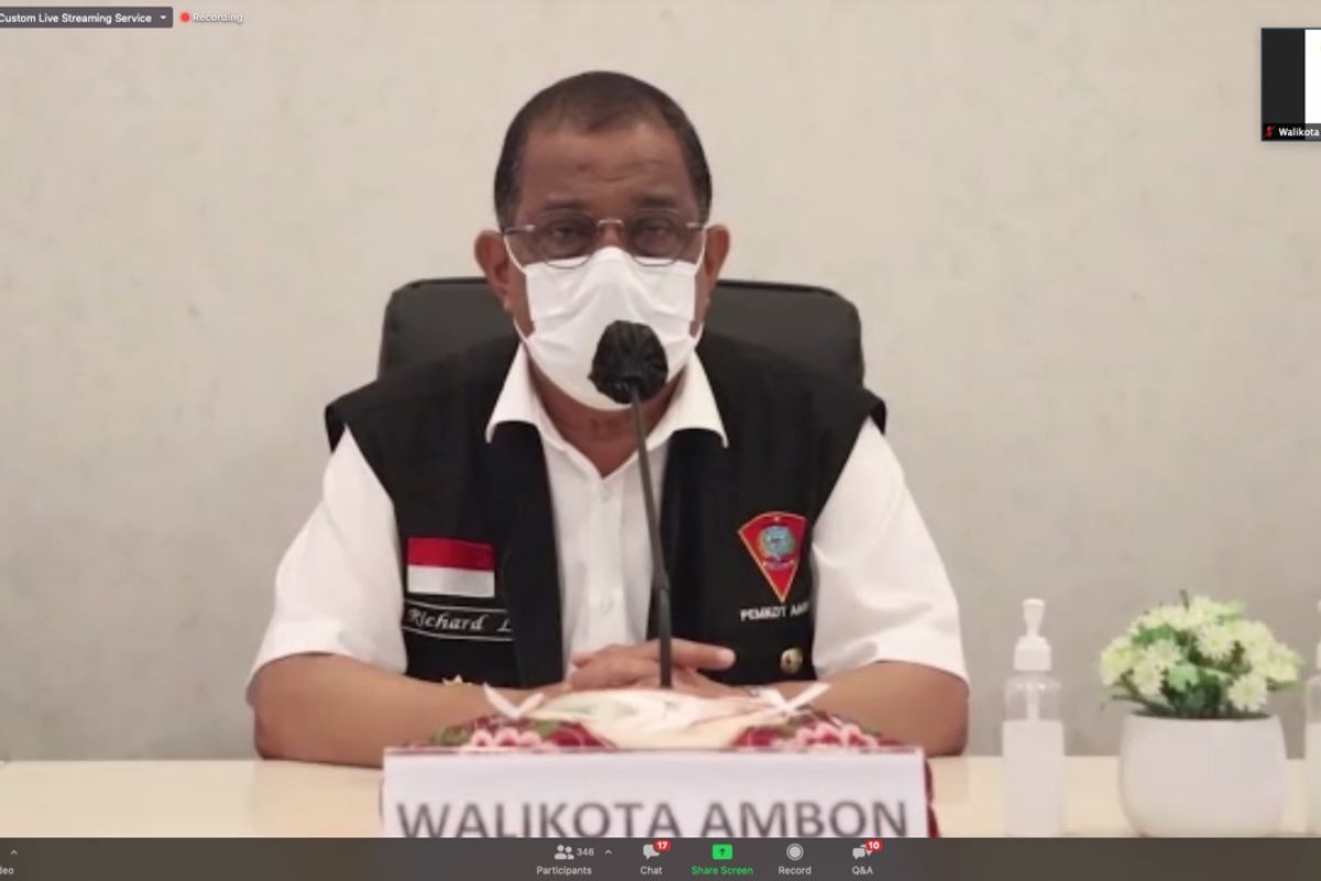 Wali Kota Ambon tegaskan tidak ada paksaan vaksinasi, jangan dipolitisasi