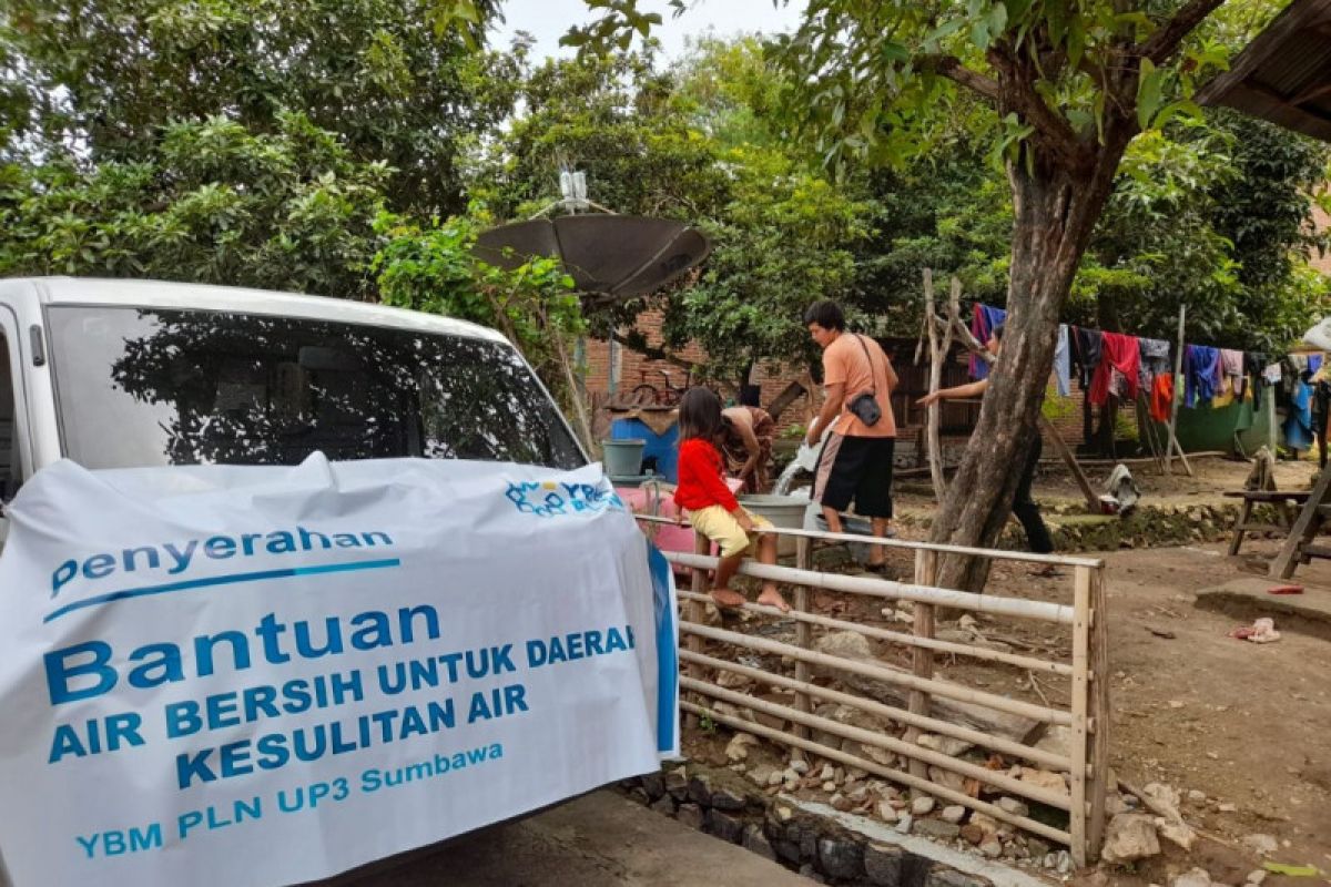 YBM PLN salurkan bantuan air bersih untuk ratusan keluarga di Sumbawa