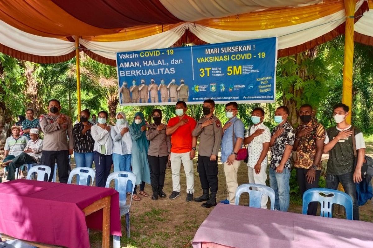 Sat Binmas Polres Palas dampingi tim Vaksinator Polda Sumut di Desa Harang Julu