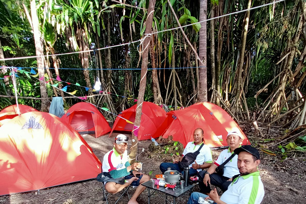 Pemkab apresiasi wisata kemping inisiasi BUMDES kampung Arar Sorong