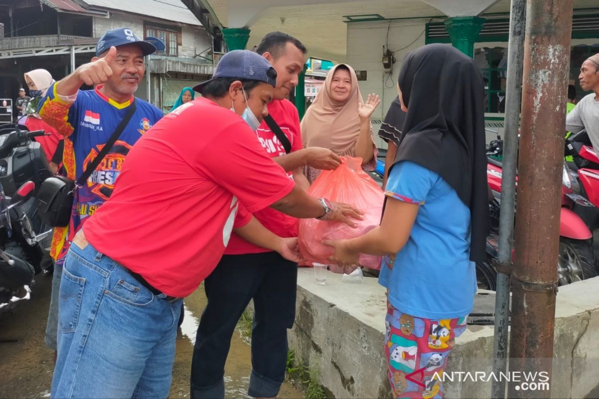 PSI HST bagikan 2000 nasi bungkus kepada warga terdampak banjir