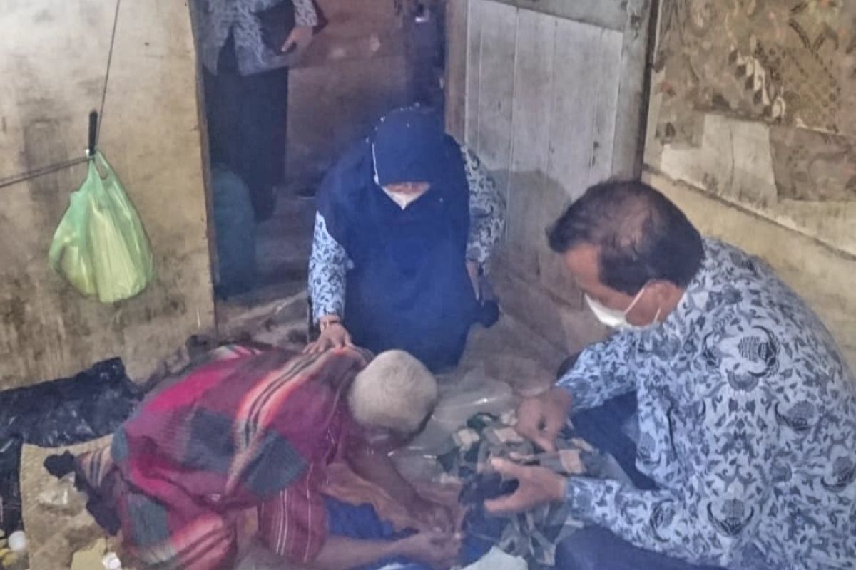 Seorang lansia asal Padang Pariaman ditemukan terlantar di Pakan Kurai Bukittinggi