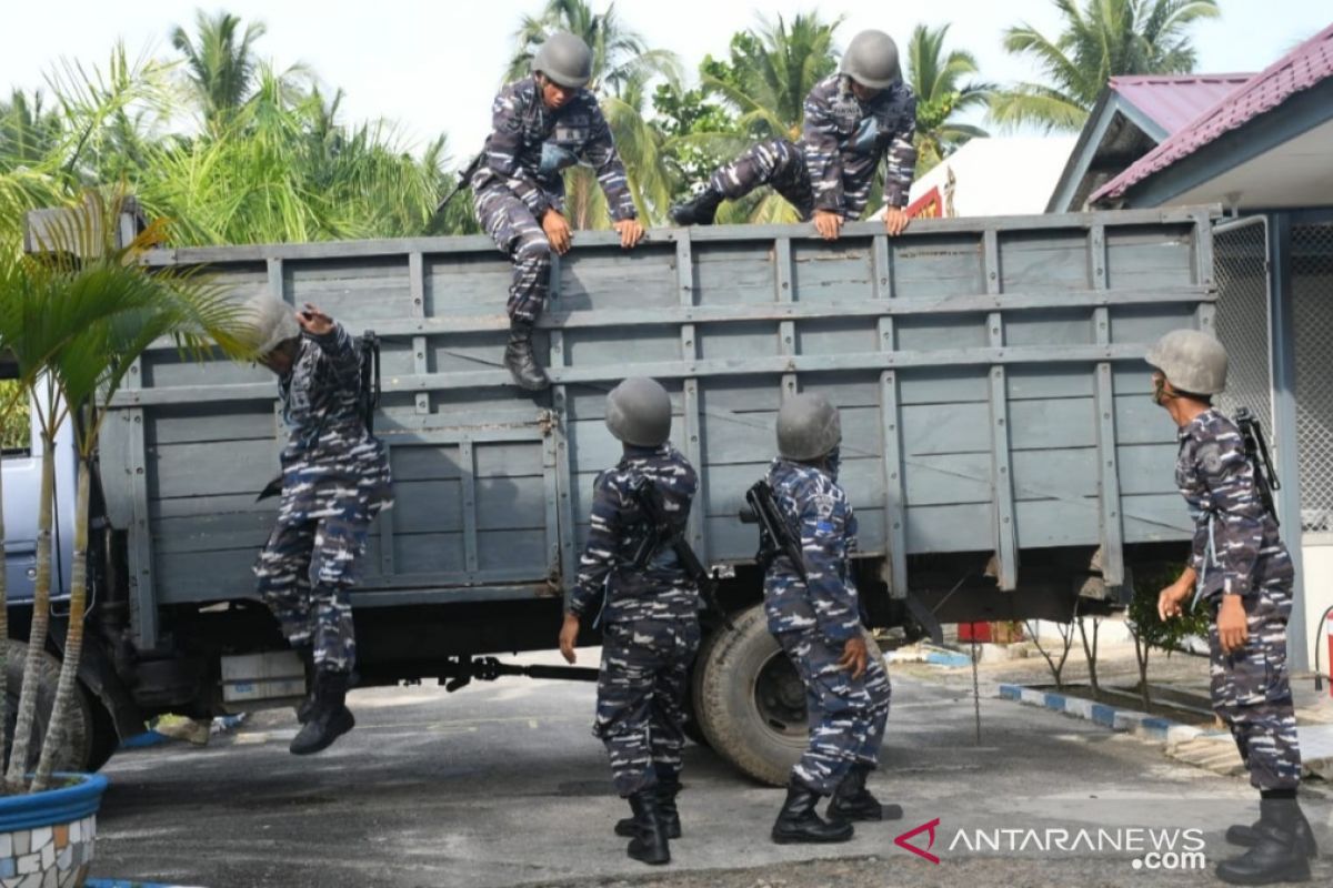 Prajurit TNI AL Lanal TBA ikuti lomba ketangkasan-kekuatan matra laut