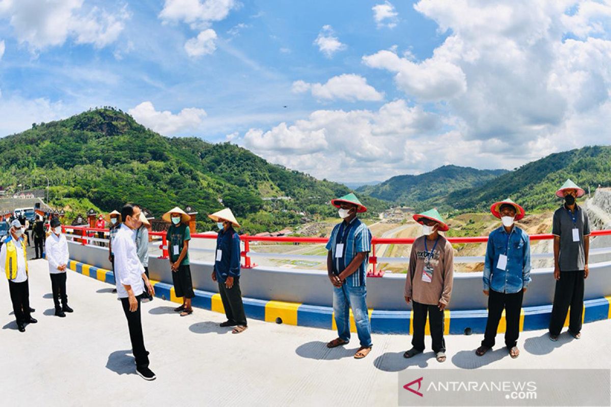 Presiden Jokowi resmikan dua bendungan di Jawa Timur