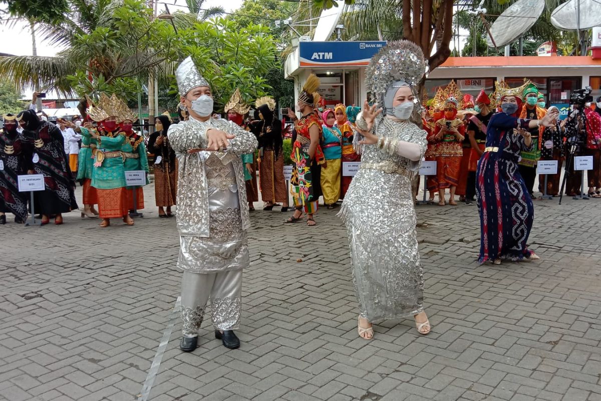 Ratusan nakes RSUD Tulungagung pawai busana tradisional meriahkan hari jadi