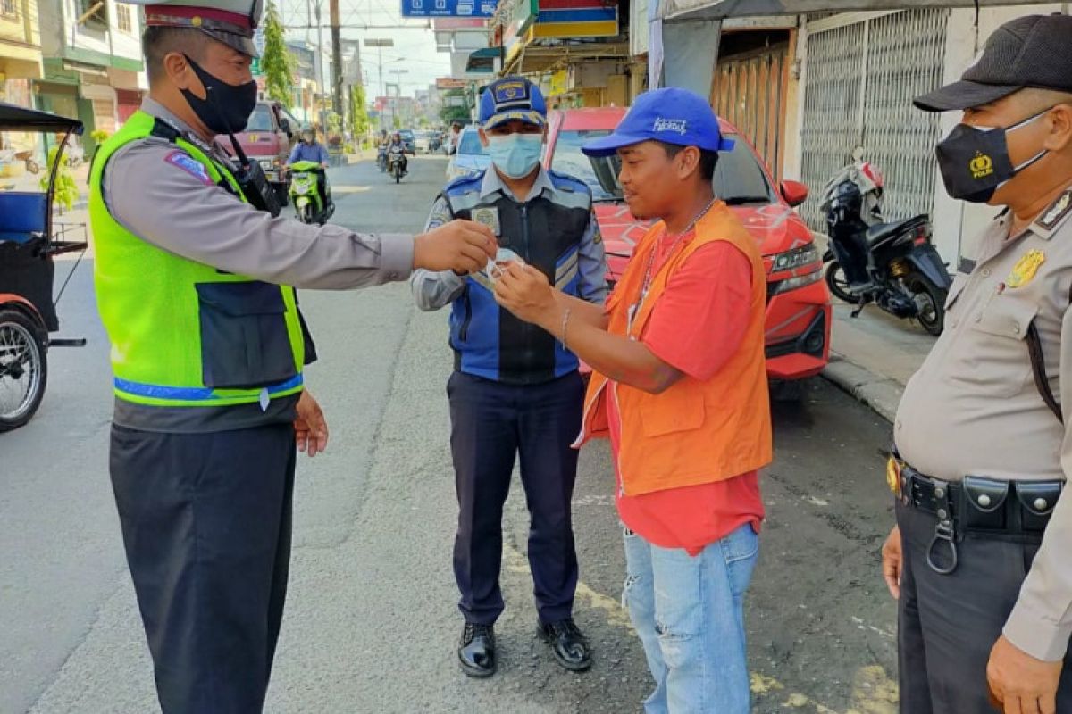 Polisi gelar operasi prokes  di Tebing Tinggi