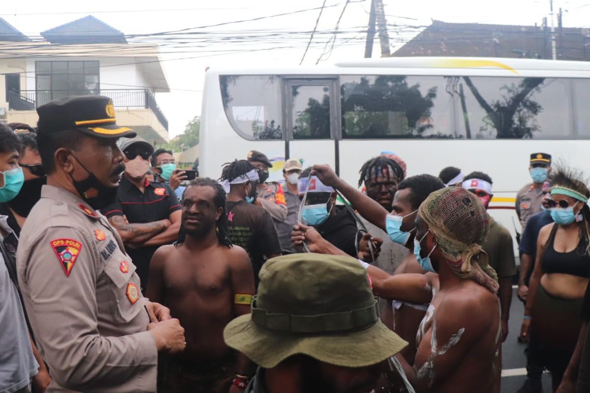 Polresta Denpasar bubarkan bentrokan AMP-PGN