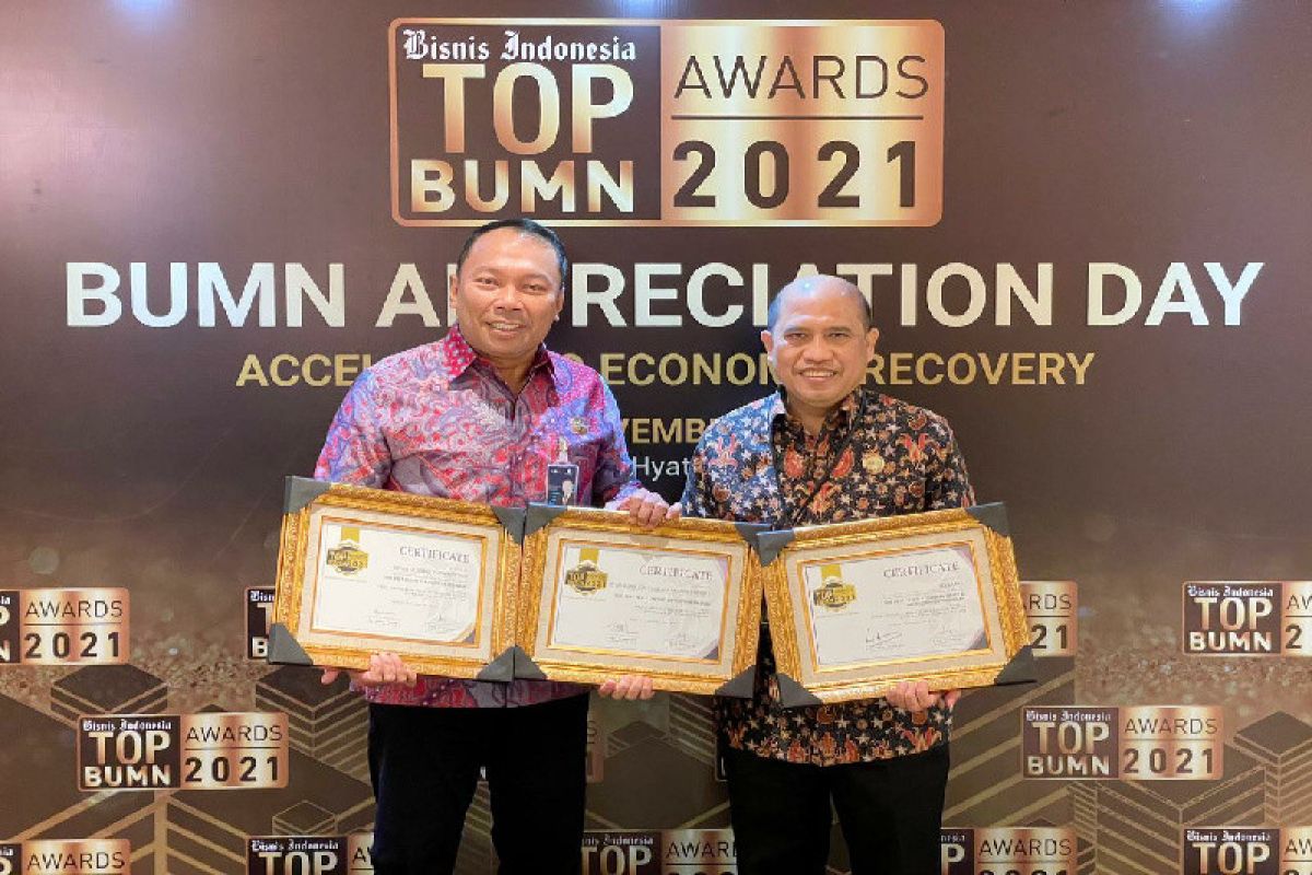 Dua pimpinan Jasa Raharja borong penghargaan TOP BUMN Awards 2021