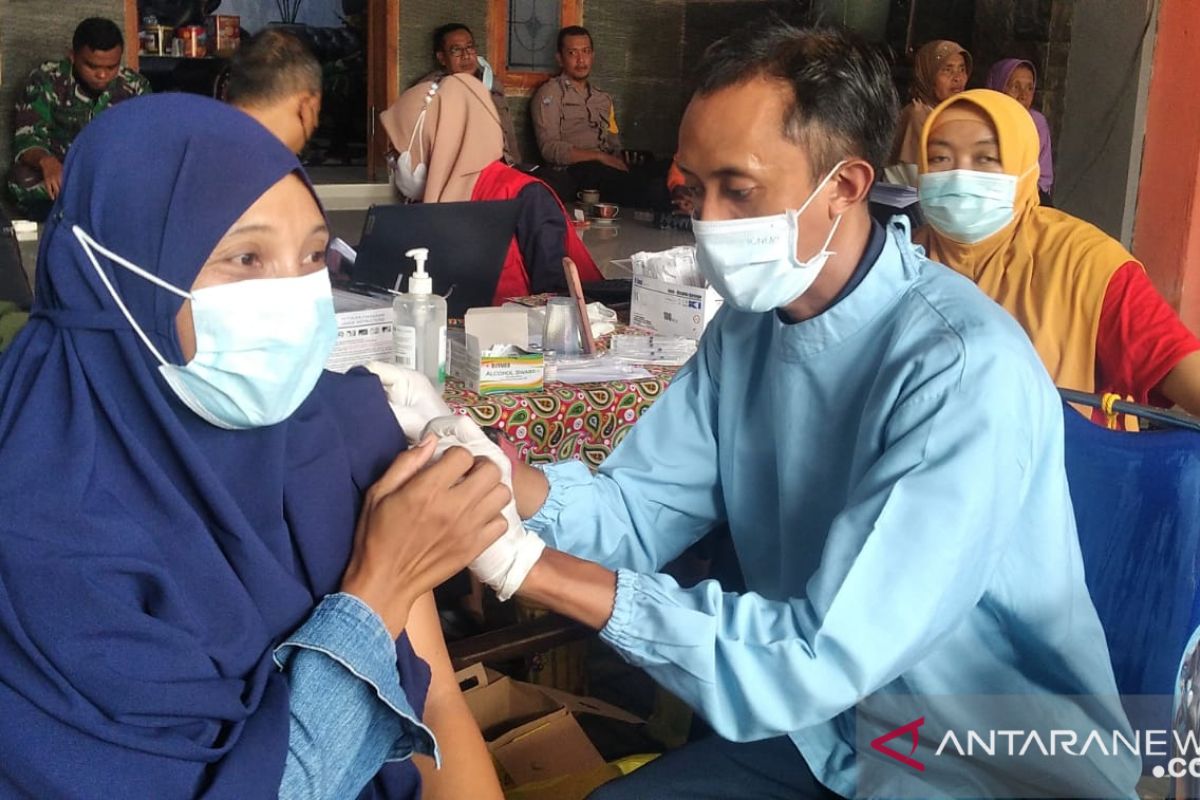 Tim PMI Jember blusukan ke desa untuk percepat vaksinasi COVID-19