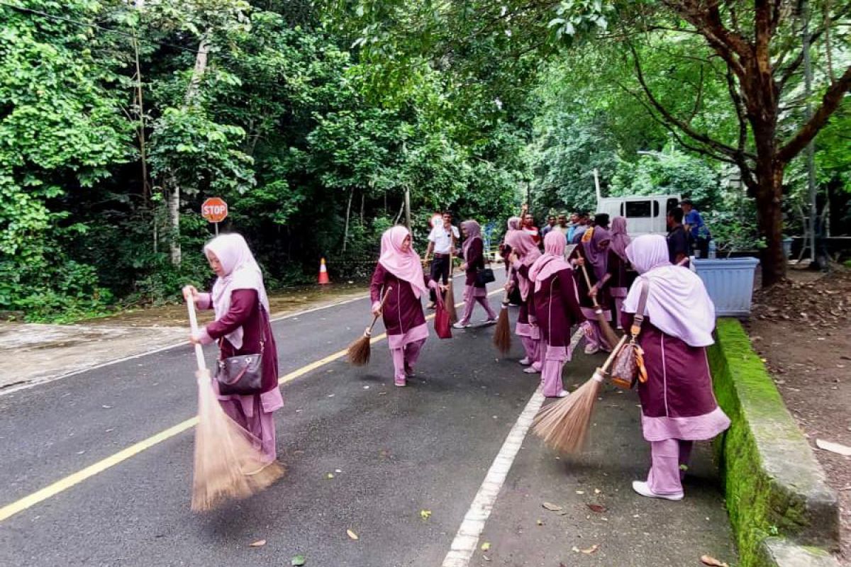 HUT ke 22, DWP Sabang baksos di tugu kilometer nol Indonesia