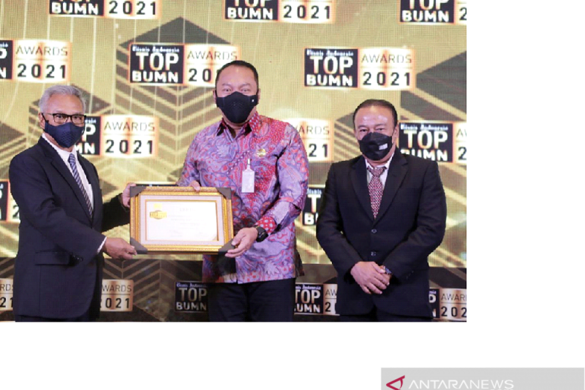 Rivan A Purwantono dan Myland, Dirut dan Dirkeu Jasa Raharja Raih Penghargaan TOP BUMN Awards 2021