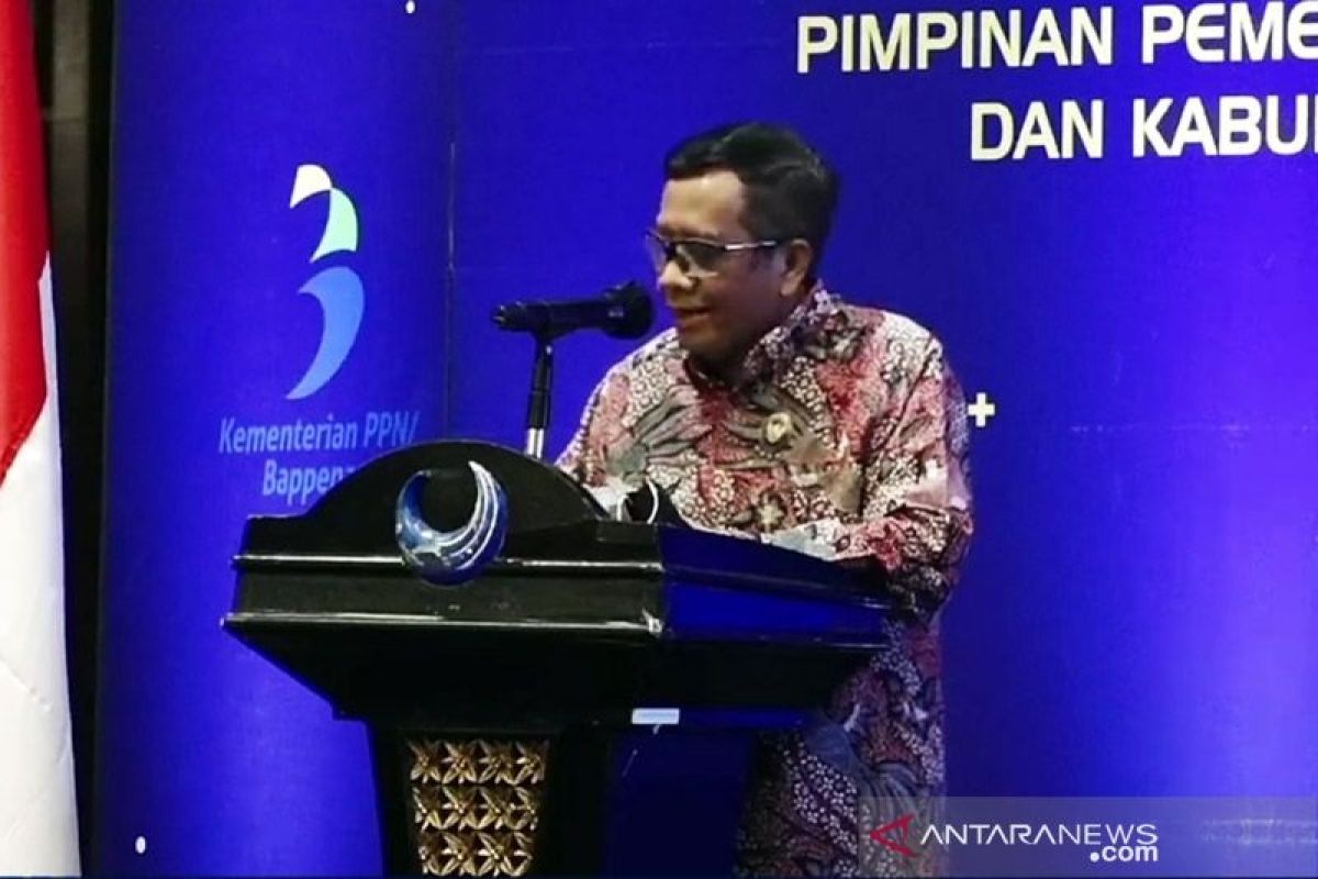 Menko Polhukam Mahfud MD ingatkan gubernur untuk membina reformasi birokrasi di daerah