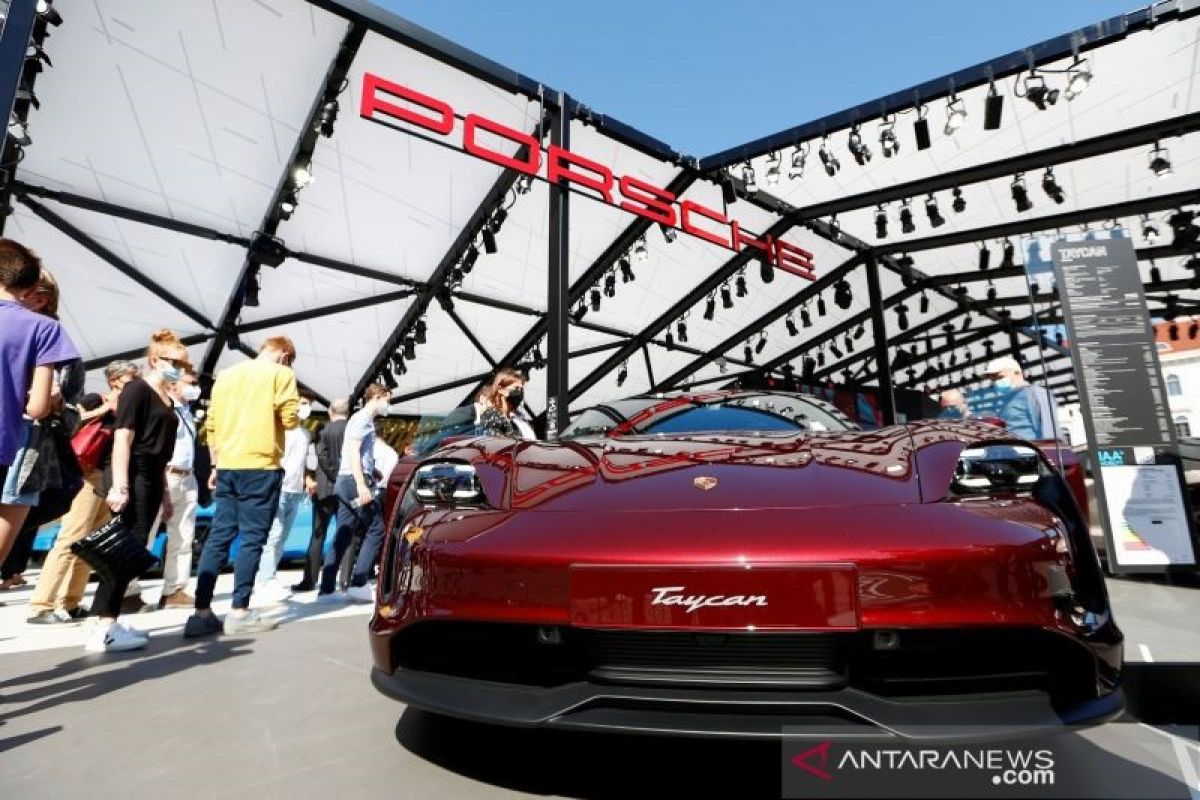 Porsche harapkan rekor lain untuk penjualan meski kekurangan chip