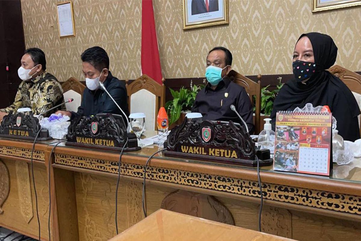 Seluruh Fraksi di DPRD Kalteng menerima raperda APBD 2022