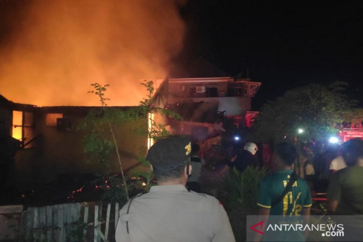 Tim identifikasi olah TKP dua rumah di Ambon  terbakar, begini penjelasannya