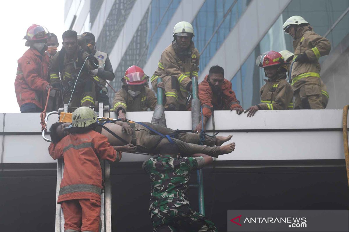 Kebakaran di Gedung Cyber Mampang diduga karena arus pendek