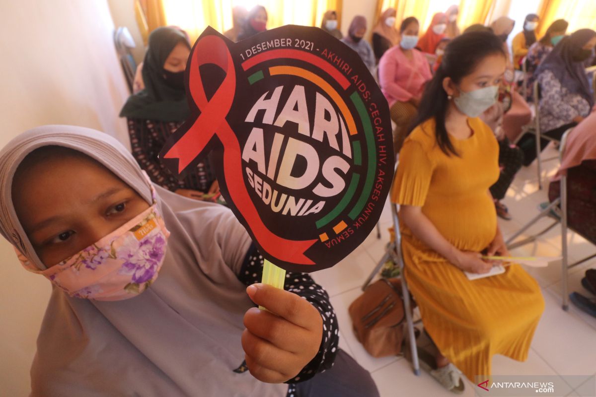 Dinkes Lombok Tengah memberikan penyuluhan pencegahan HIV/AIDS