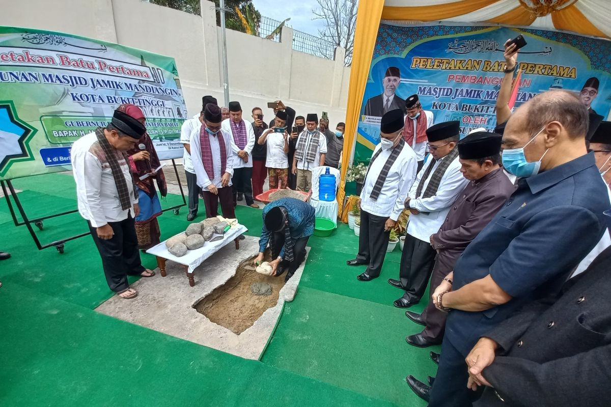 Gubernur Sumbar letakan batu pertama renovasi Masjid Jamik Mandiangin Bukittinggi