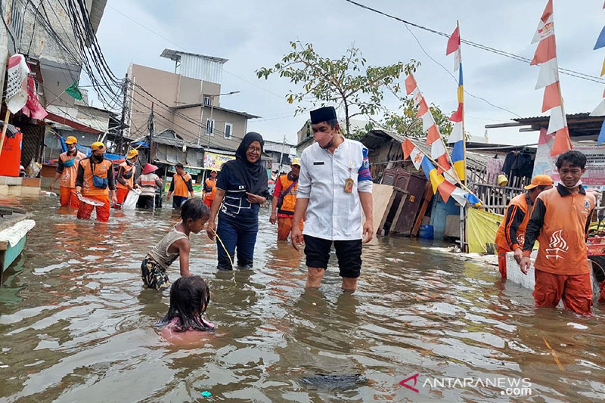 350 KK terdampak rob di Pelabuhan Muara Angke