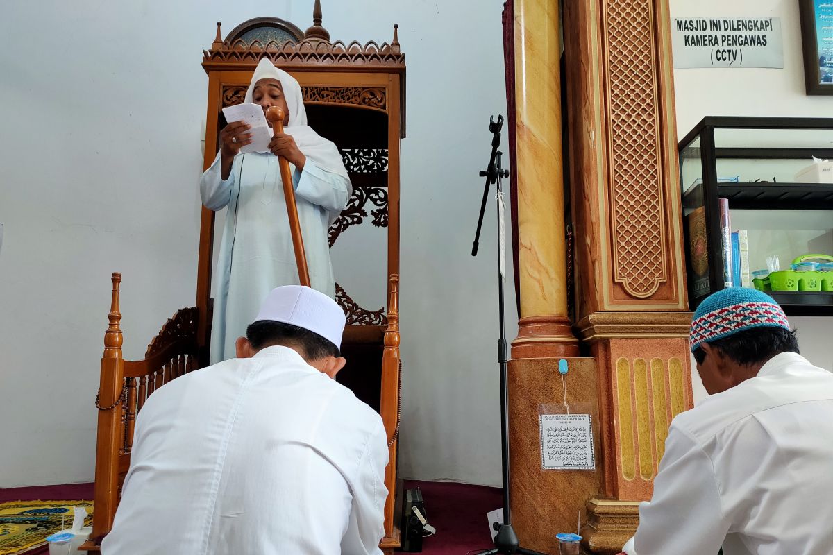 Khatib ingatkan masalah nikmat dan peran shalat