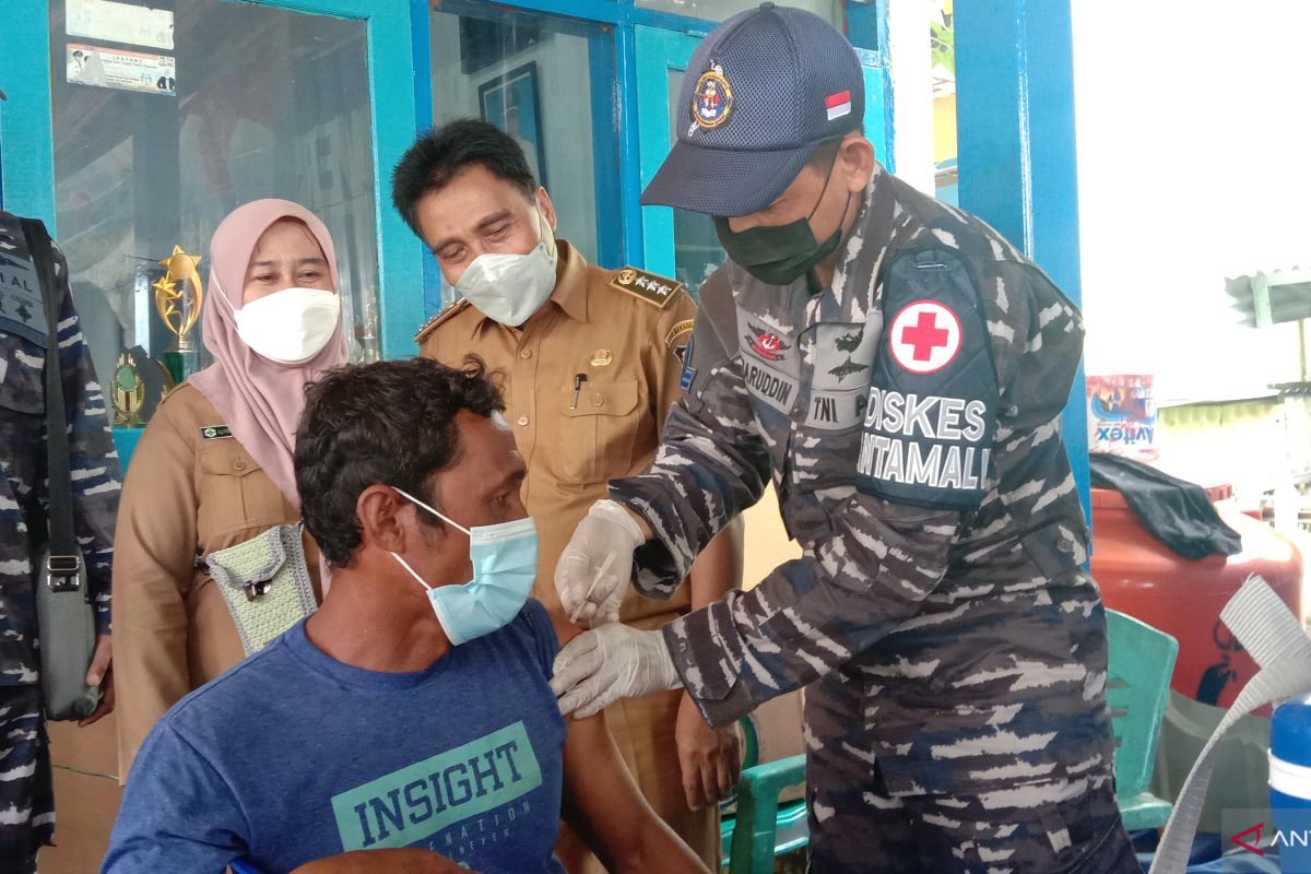 Pemkot Makassar gencarkan vaksinasi "door to door" guna terapkan PPKM level 1