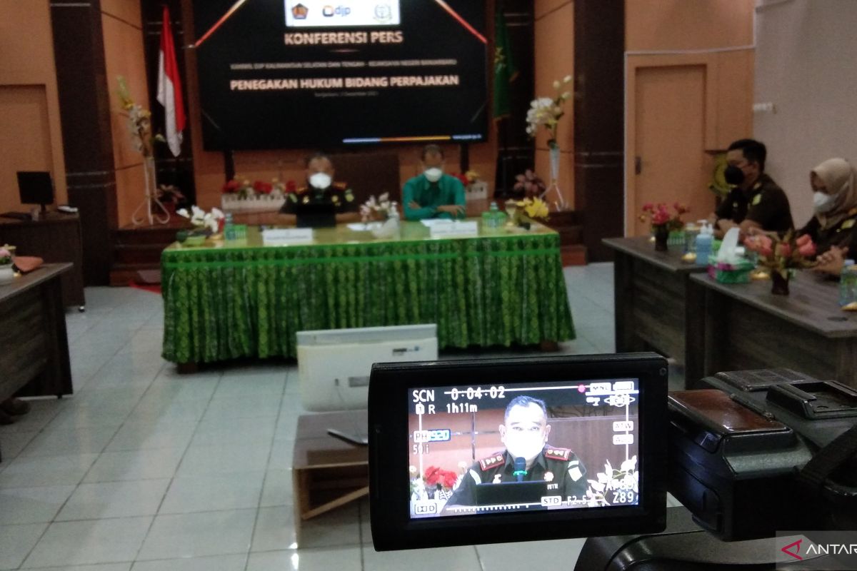 Dua direktur penggelap pajak Rp8,7 miliar diserahkan ke Kejari Banjarbaru