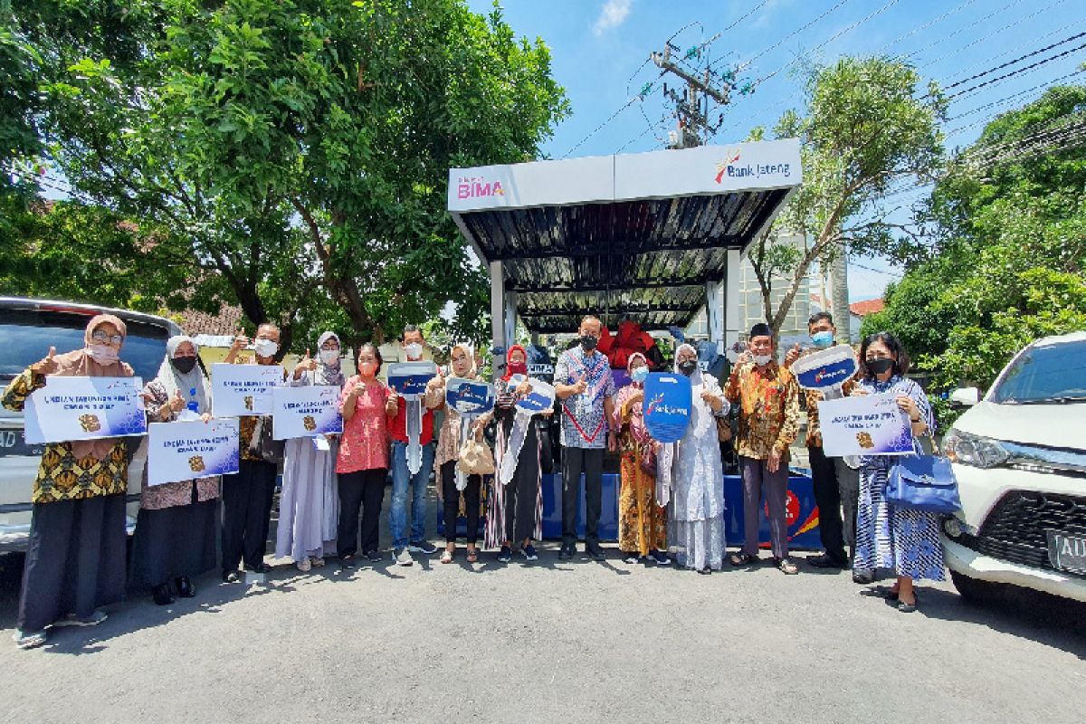 Bank Jateng Cabang Sragen serahkan hadiah Undian Tabungan Bima