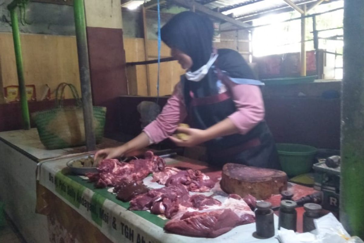 Distan Mataram menambah 20 ton daging beku impor untuk kebutuhan Nataru