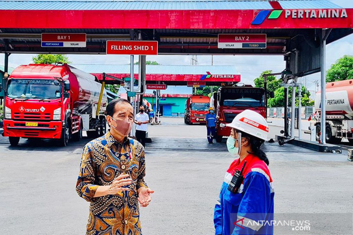 Jokowi tetapkan aturan distribusi dan harga jual premium