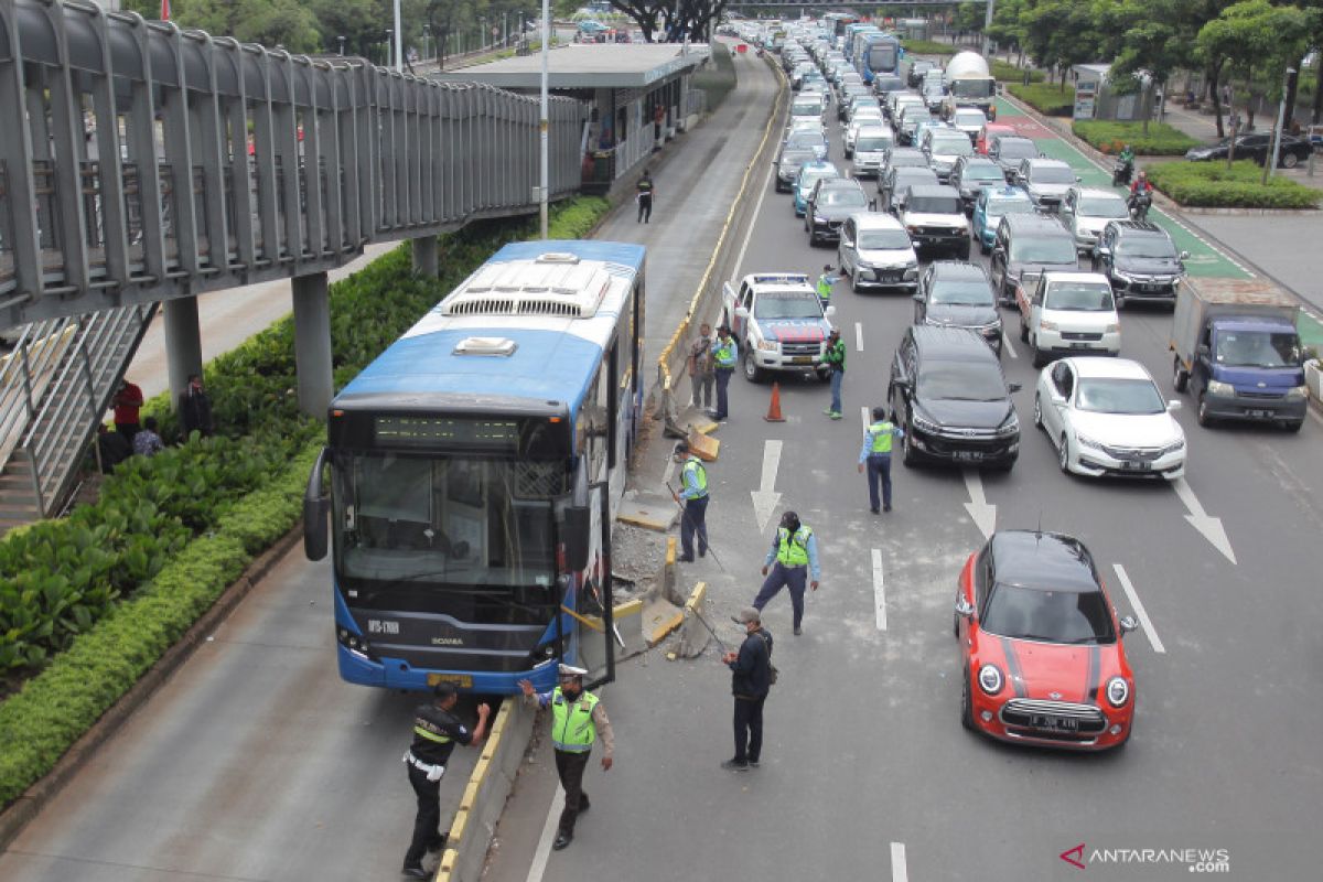 Officials strive to resolve TransJakarta safety issues: Vice Governor