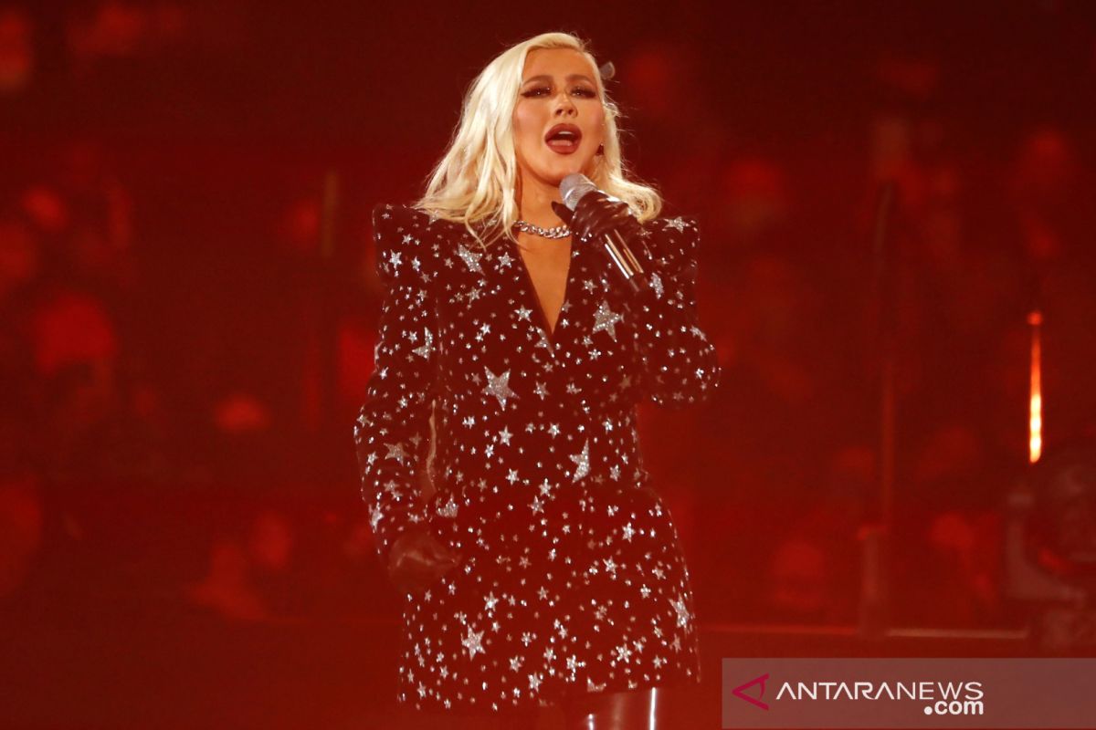 Lirik lagu "Angels We Have Heard on High" oleh Christina Aguilera