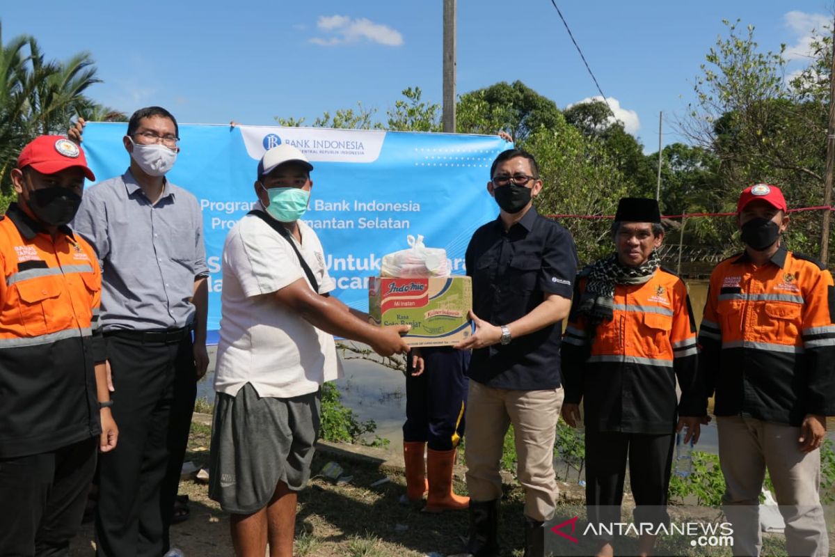 Bank Indonesia salurkan 500 paket sembako untuk korban banjir