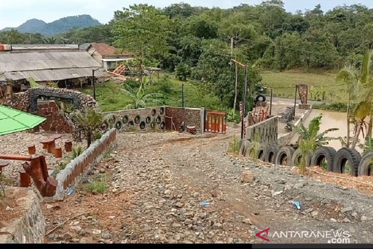 Obsesi M Ridho wujudkan taman wisata Bukit Ranca Hideung Lebak