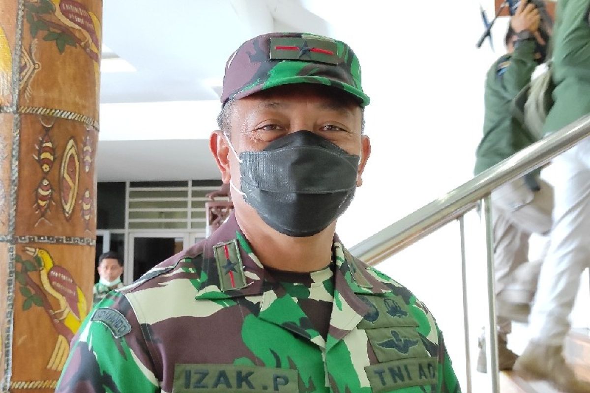 Dua prajurit TNI korban penembakan KSB di Suru-suru dievakuasi ke Timika