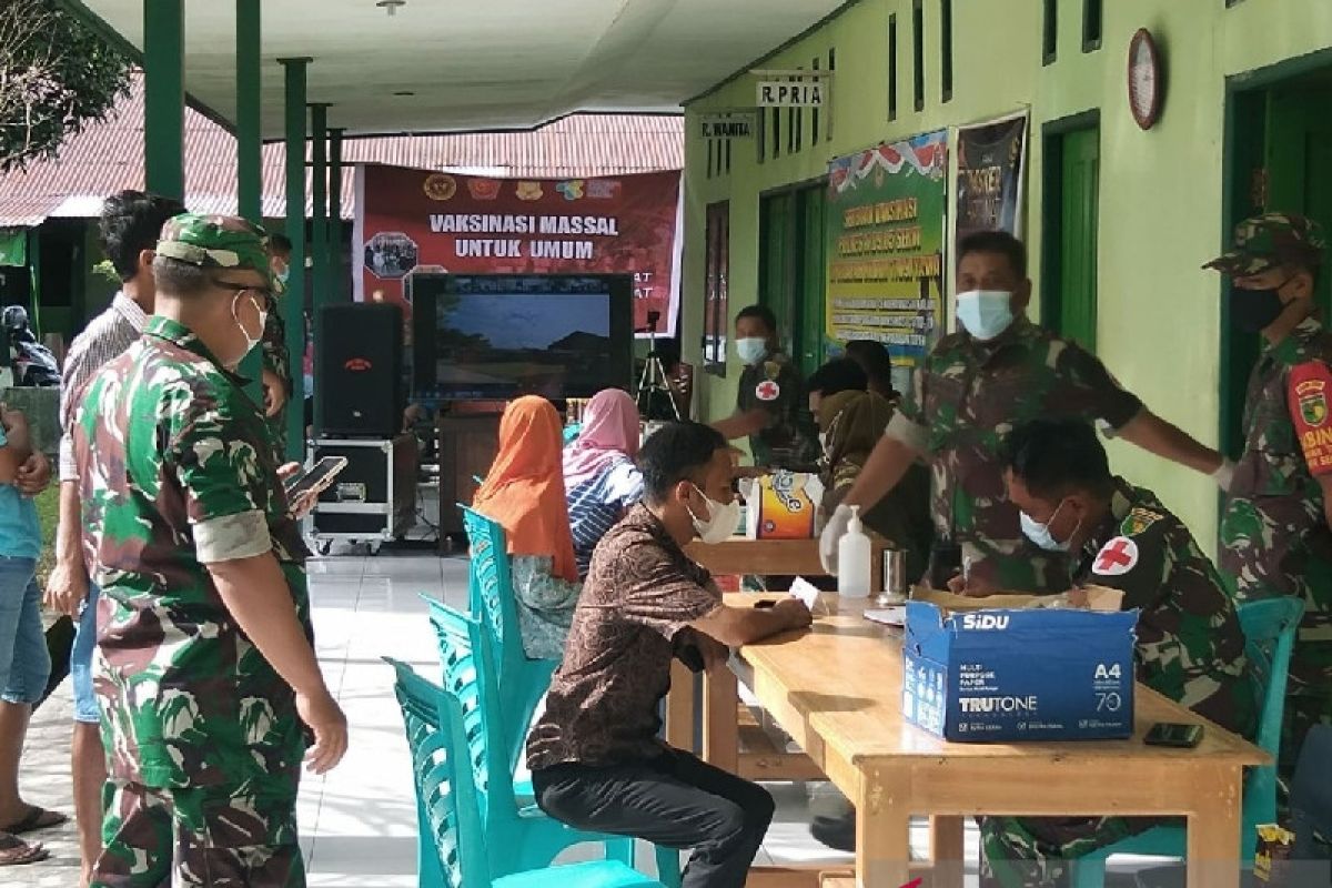 Kodim 1709/Yawa layani vaksinasi warga kepulauan Yapen Papua