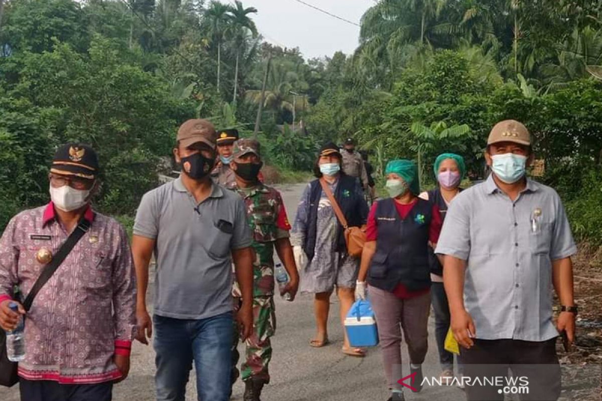 Polisi gelar vaksinasi  sasar warung dan kedai di Simalungun