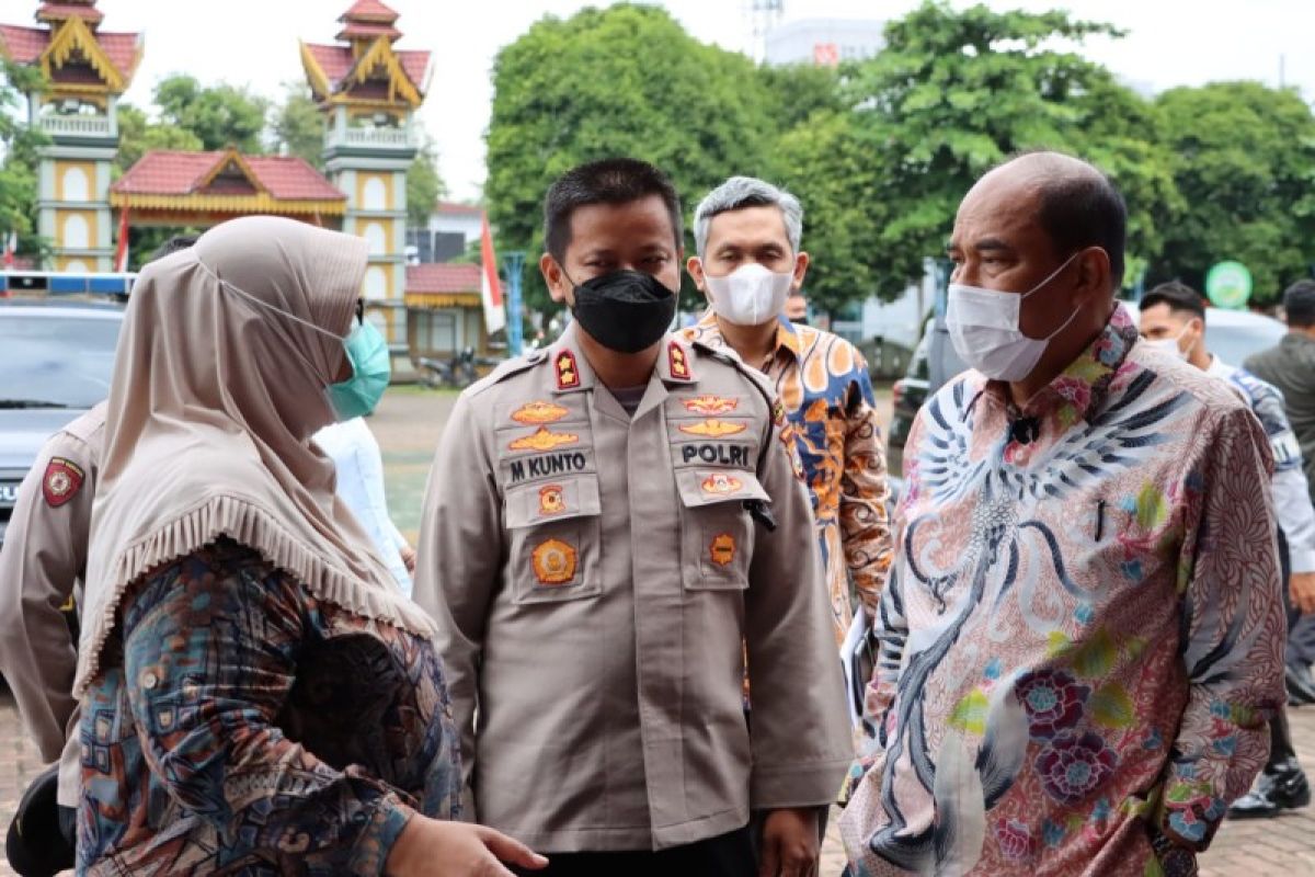 Kapolres dan Wali Kota Tebing Tinggi tinjau vaksinasi serentak