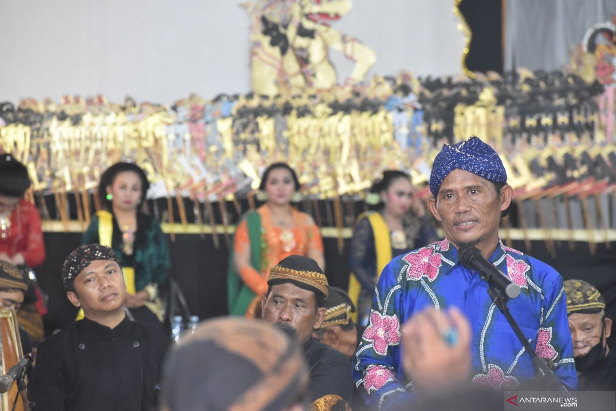 Warga bangga wayang kulit tetap ditampilkan di rangkaian hari jadi Pemkab Tanah Laut