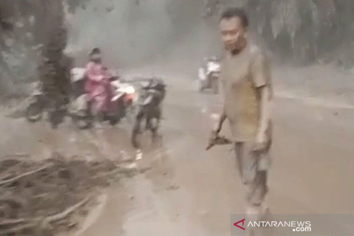 Jembatan Gladak Perak putus diterjang lahar Semeru