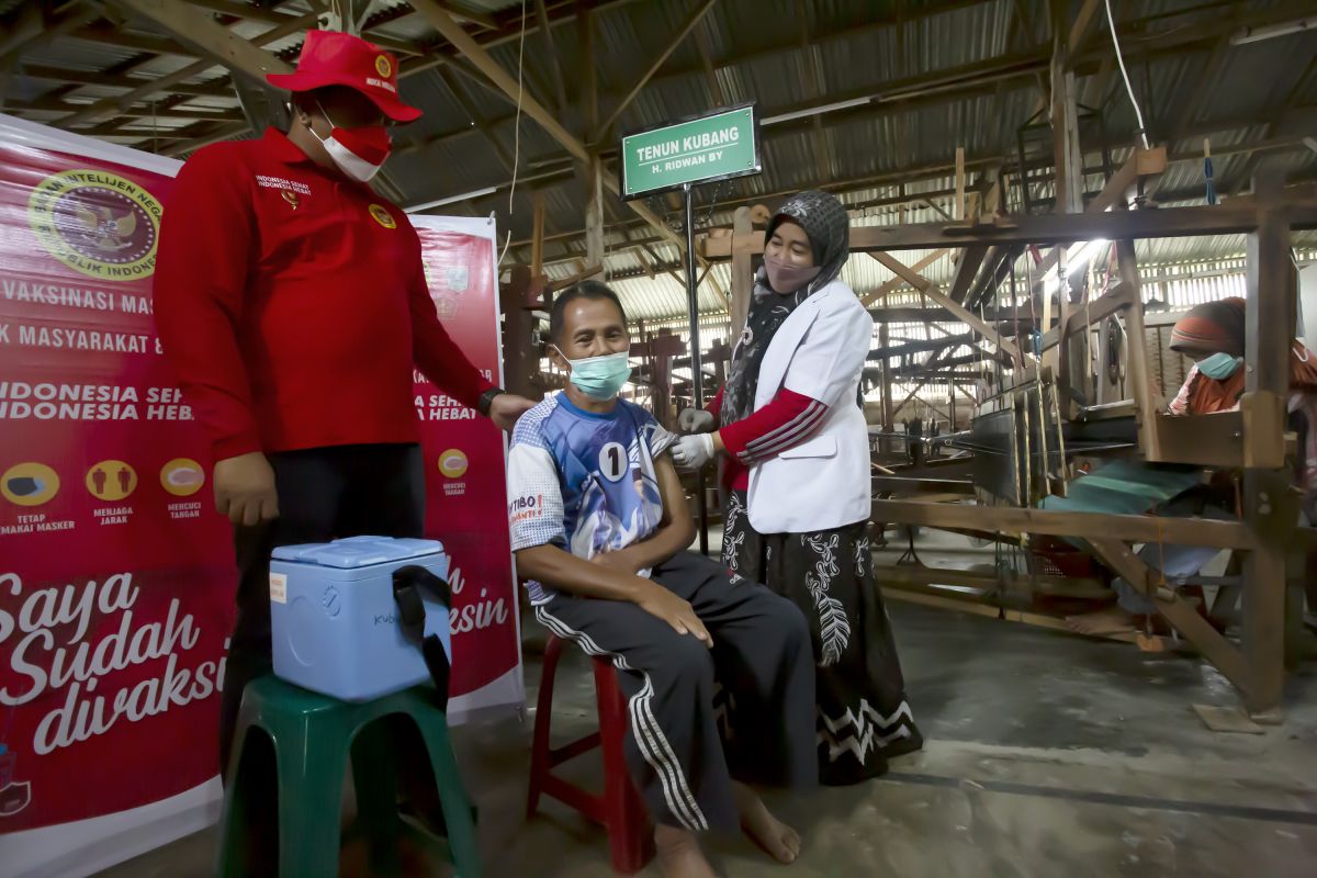 Binda Sumbar gelar vaksinasi di enam kabupaten