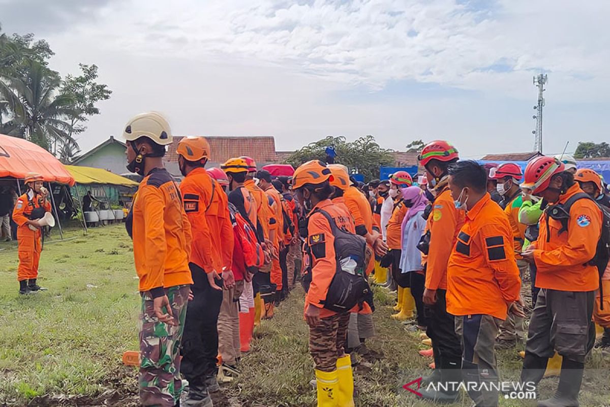 Tim SAR gabungan bentuk tiga unit pencarian korban Semeru