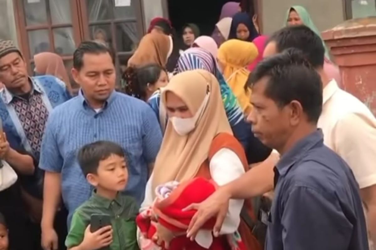 Warga temukan bayi baru lahir dibuang di gudang kayu di Aceh Tengah