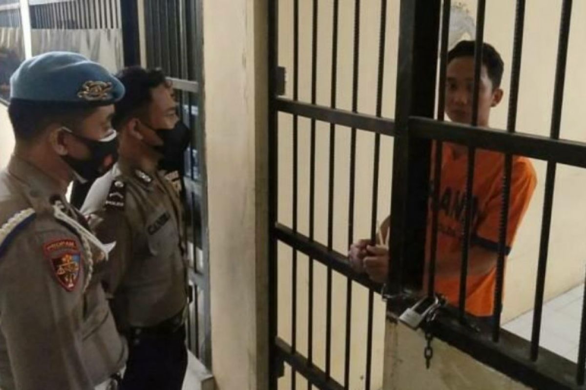 Kemarin, Sanksi berat Bripda RB dan SMAN 1 Oksibil dibakar