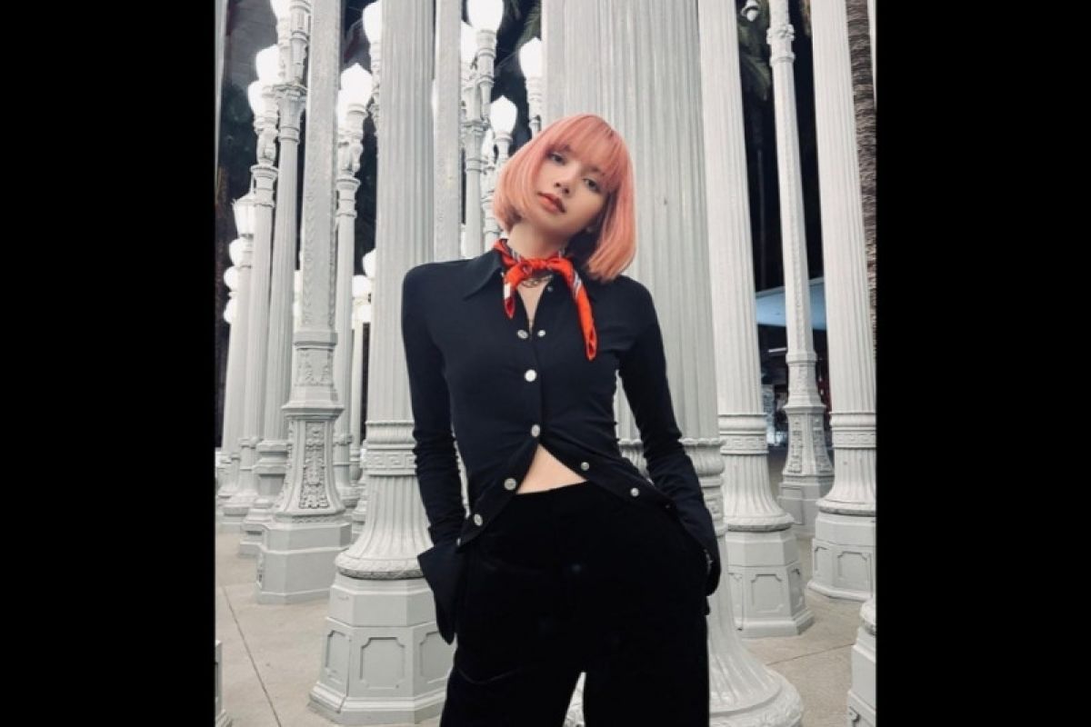 Lisa Blackpink beraksi di "runway"